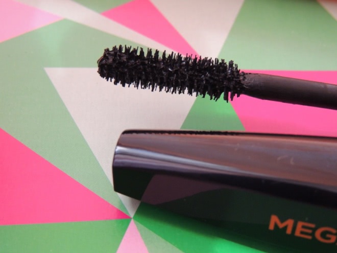Новинка в моей косметичке: тушь для ресниц L'Oreal Mega Volume Miss Hippie, black