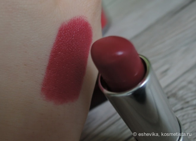 Почему Hollywood Red? Помада Color Sensational от Maybelline