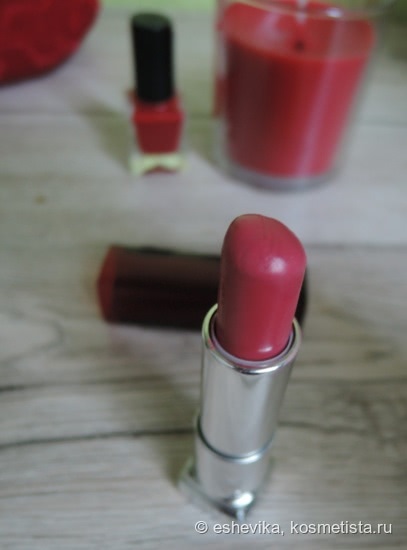 Почему Hollywood Red? Помада Color Sensational от Maybelline