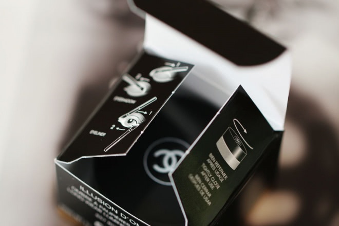 Chanel Illusion D’Ombre Long Wear Luminous Eyeshadow 857 Rouge Noir