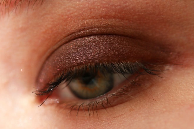 Chanel Illusion D’Ombre Long Wear Luminous Eyeshadow 857 Rouge Noir
