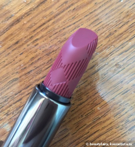 Помады Burberry Lip Mist Natural Sheer Lipstick - #206 Blueberry, #213 Field rose