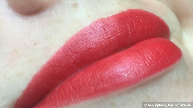 Осенняя красная Chanel Rouge Allure Velvet #51 La Bouleversante (Chanel Les Automnales Fall 2015 Collection)