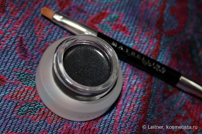 Космические стрелки с Maybelline Eyestudio Lasting Drama gel eyeliner в оттенке #07 Black Chrome