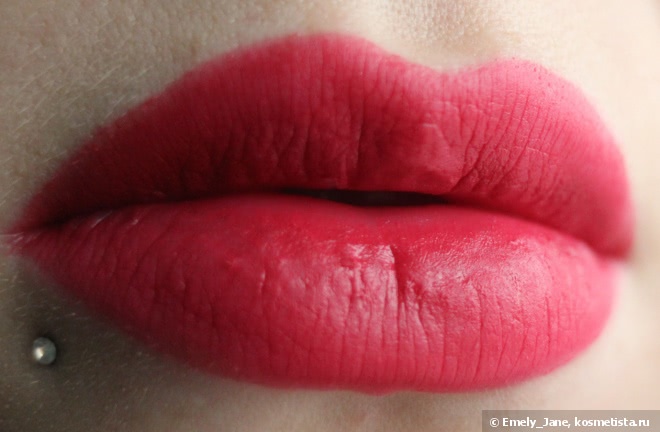 Малиновый бархат Bourjois Rouge Edition Velvet lipstick в оттенке 02 Frambourjoise