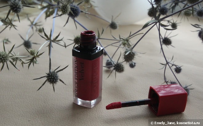 Малиновый бархат Bourjois Rouge Edition Velvet lipstick в оттенке 02 Frambourjoise