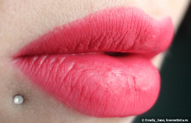 Малиновый бархат Bourjois Rouge Edition Velvet lipstick в оттенке 02 Frambourjoise