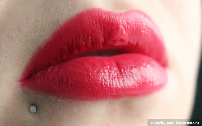 Малиновый бархат Bourjois Rouge Edition Velvet lipstick в оттенке 02 Frambourjoise