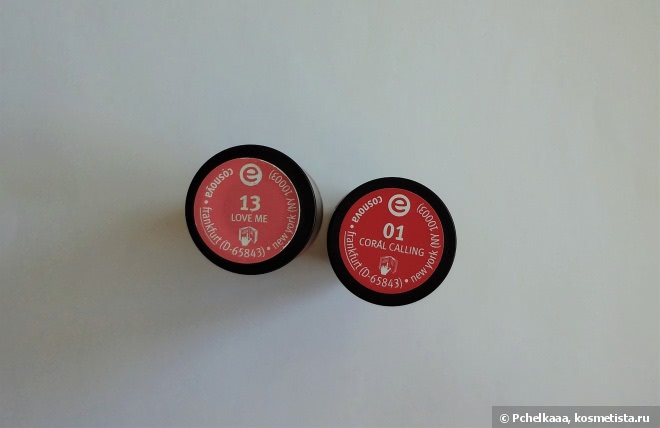 Прекрасные помощницы в ежедневном макияже: губные помады Essence longlasting lipstick в оттенках №01 и №13