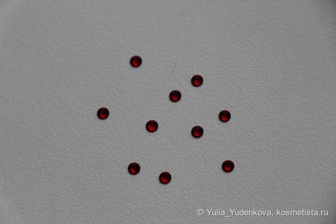 Color Club Nail Lacquer 489 Ruby Slippers + дизайн со стразами Swarovski Elements