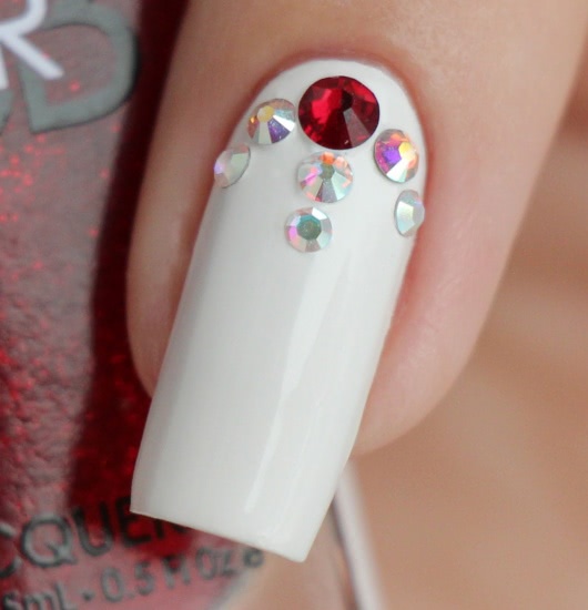 Color Club Nail Lacquer 489 Ruby Slippers + дизайн со стразами Swarovski Elements