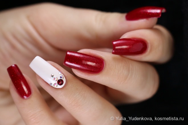 Color Club Nail Lacquer 489 Ruby Slippers + дизайн со стразами Swarovski Elements