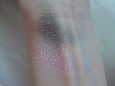 Холодное мерцающее серебро - Avon true colour eyeshadows duo Grey matters
