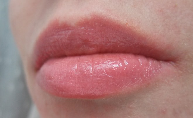 Блеск для губ Makeup Revolution London Amazing lipgloss Natural pink