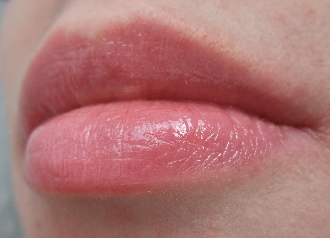 Блеск для губ Makeup Revolution London Amazing lipgloss Natural pink