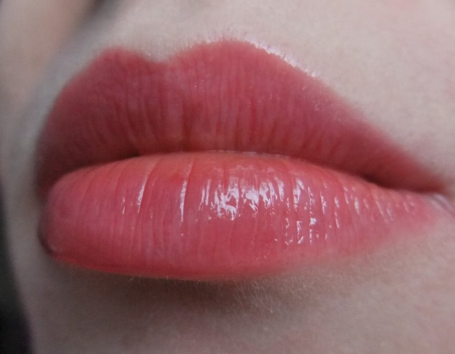 Avon ultra glazewear lip gloss в оттенке Legendary red