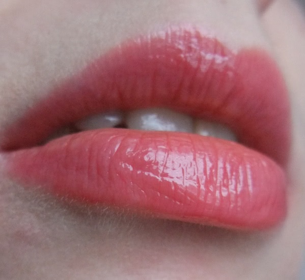 Avon ultra glazewear lip gloss в оттенке Legendary red