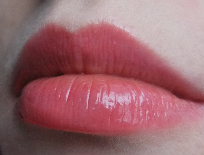 Avon ultra glazewear lip gloss в оттенке Legendary red