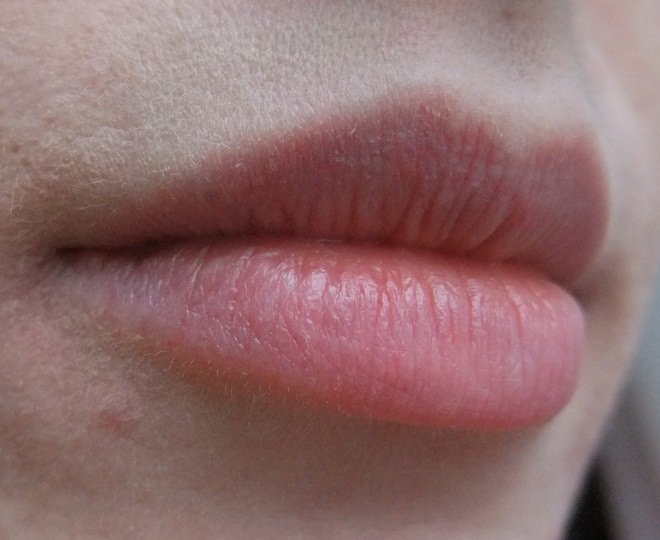 Avon ultra glazewear lip gloss в оттенке Legendary red