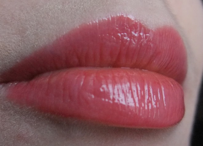 Avon ultra glazewear lip gloss в оттенке Legendary red