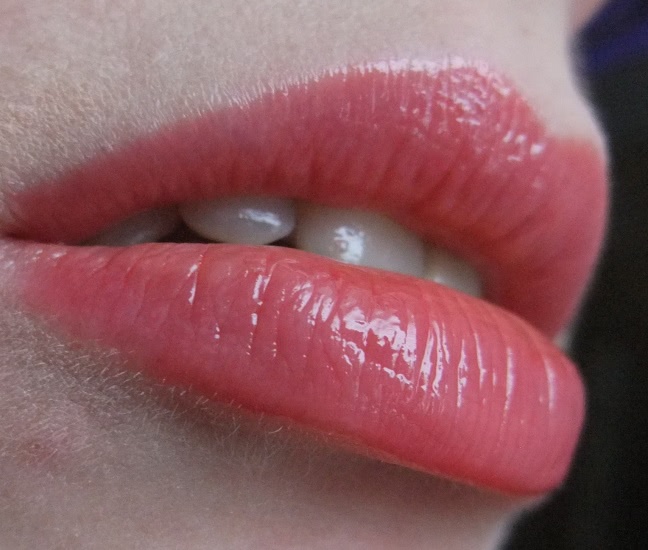 Avon ultra glazewear lip gloss в оттенке Legendary red