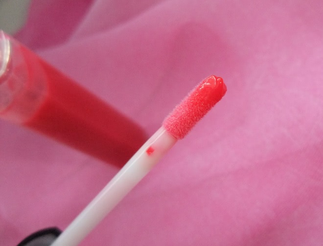 Avon ultra glazewear lip gloss в оттенке Legendary red