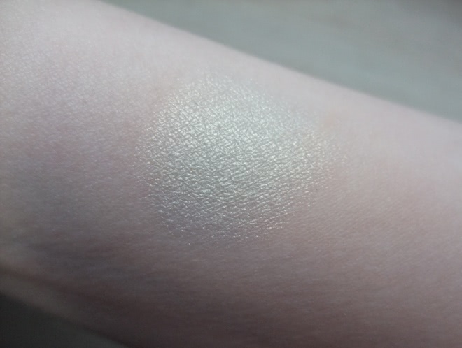 Мятная конфетка - Essence eyeshadow в оттенке 73 mint candy