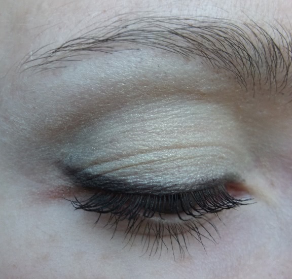 Мятная конфетка - Essence eyeshadow в оттенке 73 mint candy