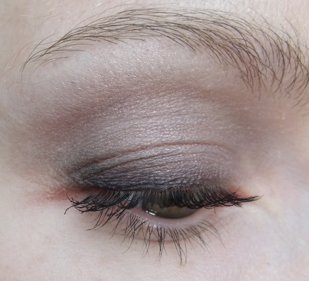 Essence eyeshadow в оттенке 10 dance mauve