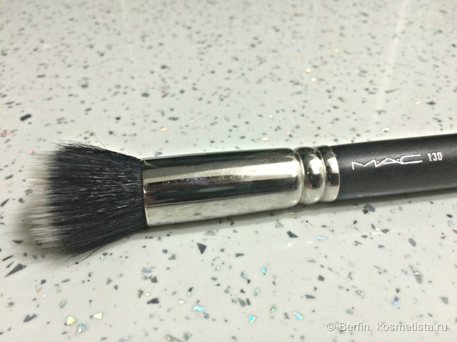 Старенькие, но тем не менее глубоко любимые косметические кисти Mac
