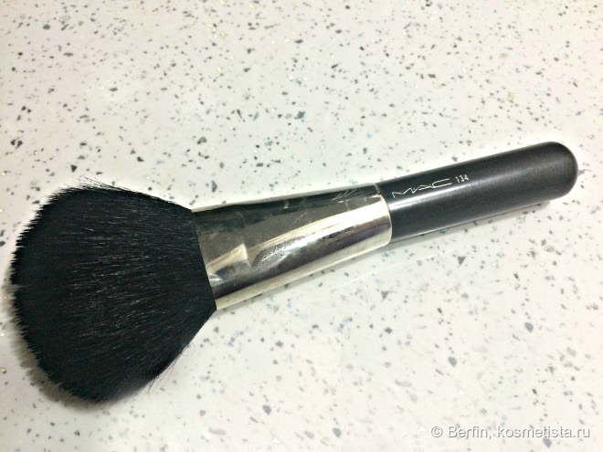 Старенькие, но тем не менее глубоко любимые косметические кисти Mac