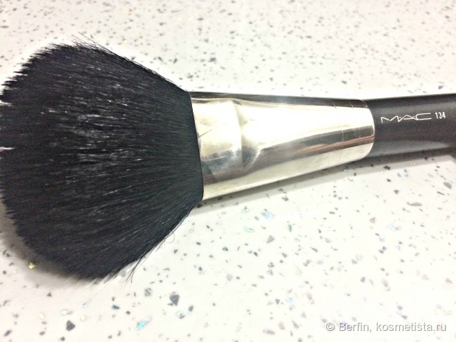 Старенькие, но тем не менее глубоко любимые косметические кисти Mac