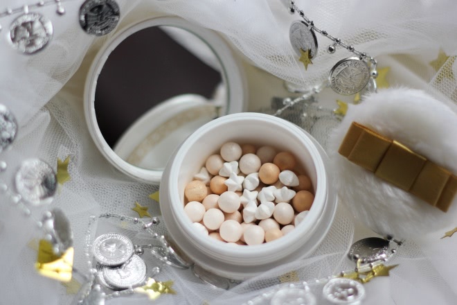 Рождественская игрушка - Guerlain Meteorites Flocons Enchantes Poudre Sublimatrice Light-Enhancing Powder