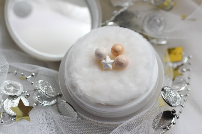 Рождественская игрушка - Guerlain Meteorites Flocons Enchantes Poudre Sublimatrice Light-Enhancing Powder
