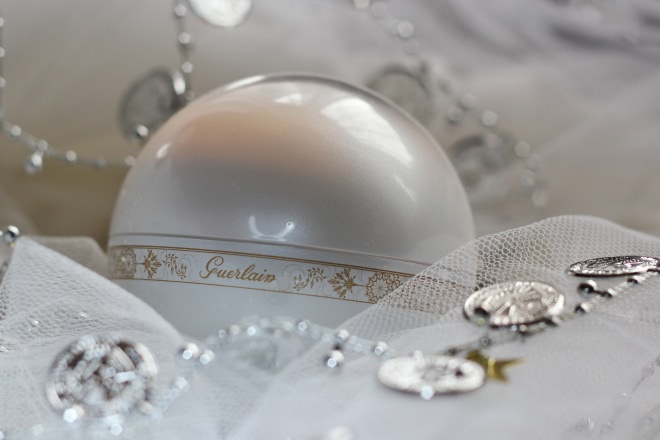 Рождественская игрушка - Guerlain Meteorites Flocons Enchantes Poudre Sublimatrice Light-Enhancing Powder