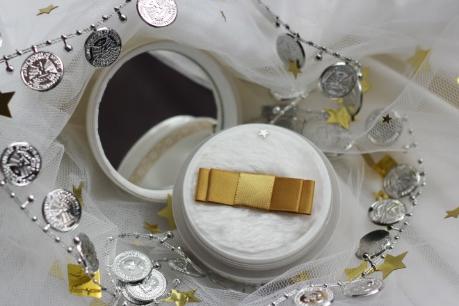 Рождественская игрушка - Guerlain Meteorites Flocons Enchantes Poudre Sublimatrice Light-Enhancing Powder