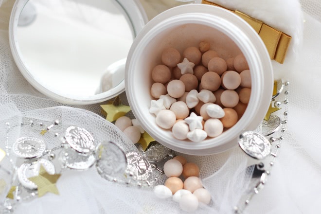 Рождественская игрушка - Guerlain Meteorites Flocons Enchantes Poudre Sublimatrice Light-Enhancing Powder
