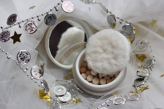 Рождественская игрушка - Guerlain Meteorites Flocons Enchantes Poudre Sublimatrice Light-Enhancing Powder