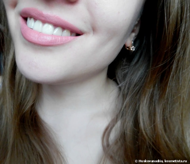 О том, что нужно сделать,чтобы матовая помада стала матовой на примере Essence Stay Matt Lip Cream в оттенке 03 Smooth Berry и 01 Velvet Rose