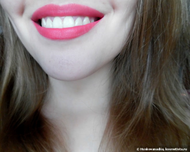 О том, что нужно сделать,чтобы матовая помада стала матовой на примере Essence Stay Matt Lip Cream в оттенке 03 Smooth Berry и 01 Velvet Rose