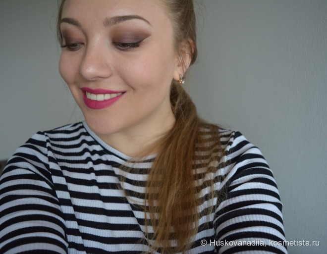 Моя ягодная Catrice Graphic Grace C01 Straight Style Powdery Lips