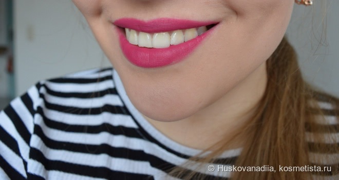 Моя ягодная Catrice Graphic Grace C01 Straight Style Powdery Lips