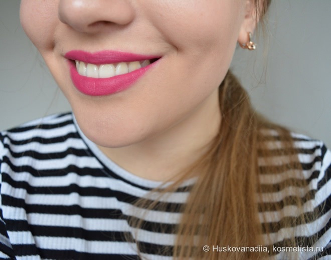 Моя ягодная Catrice Graphic Grace C01 Straight Style Powdery Lips