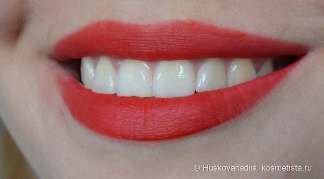 Maybelline Vivid Matte Liquid 05 Nude Flush и 35 Rebel Red