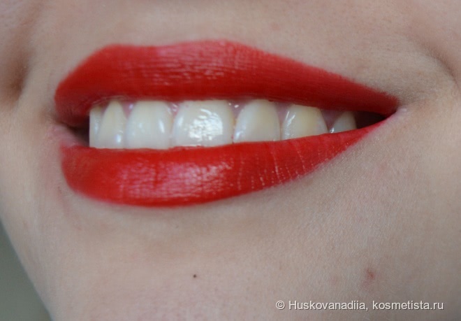 Maybelline Vivid Matte Liquid 05 Nude Flush и 35 Rebel Red
