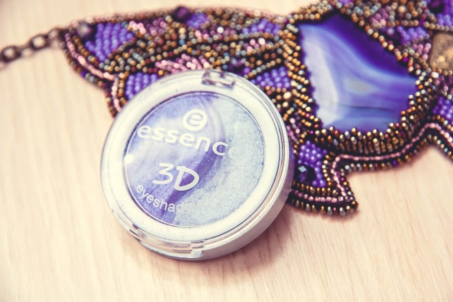 Тени Essenсe 3D duo eyeshadow в оттенке 02 irresistible purr-ple