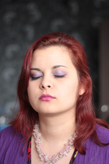 Тени Essenсe 3D duo eyeshadow в оттенке 02 irresistible purr-ple
