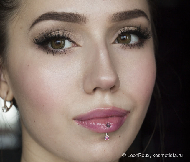 Сияющий тональный крем и консилеры Becca