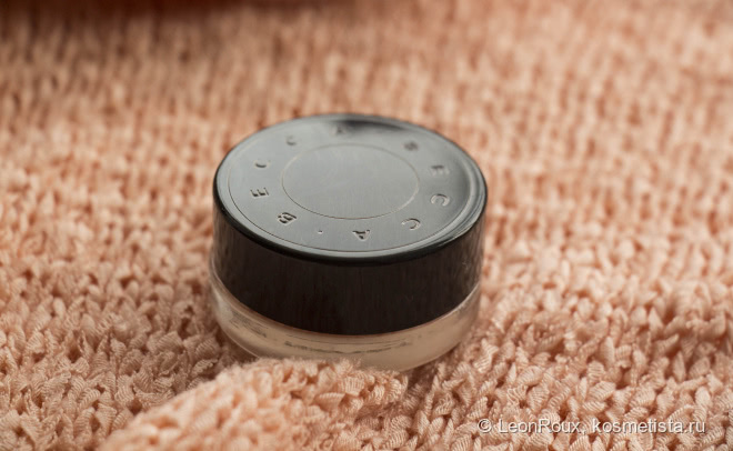 Сияющий тональный крем и консилеры Becca