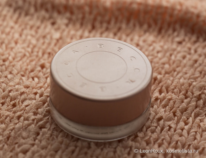 Сияющий тональный крем и консилеры Becca